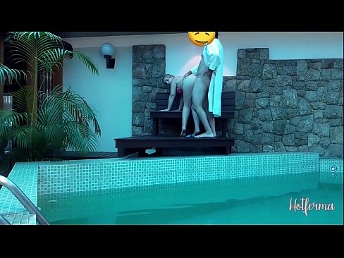 ❤️ Chefe convida criada para a piscina, mas não conseguiu resistir a um ❤ Sexo de qualidade em nós ☑